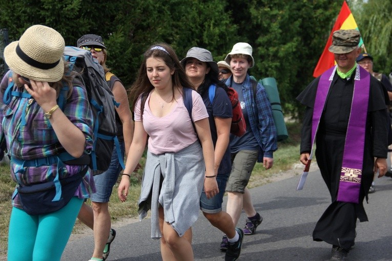 "Siedemnastki" w Lewiczynie. Pielgrzymkowy ślub