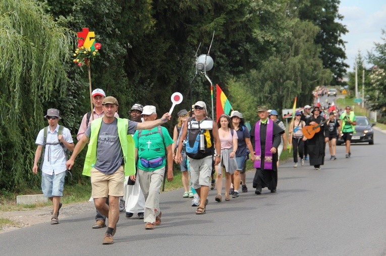 "Siedemnastki" w Lewiczynie. Pielgrzymkowy ślub