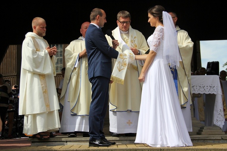 "Siedemnastki" w Lewiczynie. Pielgrzymkowy ślub