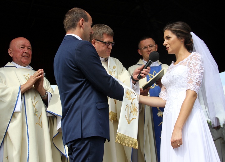 "Siedemnastki" w Lewiczynie. Pielgrzymkowy ślub