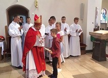 Na zakończenie Eucharystii oazowicze dziękowali bp. Henrykowi za obecność i modlitwę.