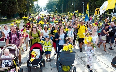 Każdy może włączyć się duchowo w wędrówkę do Maryi. Zapraszamy także na: opole.gosc.pl.