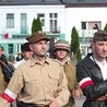 ▲	W Sochaczewie uczestnicy obchodów rocznicy powstania warszawskiego obejrzeli widowisko historyczne o wymarszu oddziału AK „Skowronek” na ratunek walczącej Warszawie.