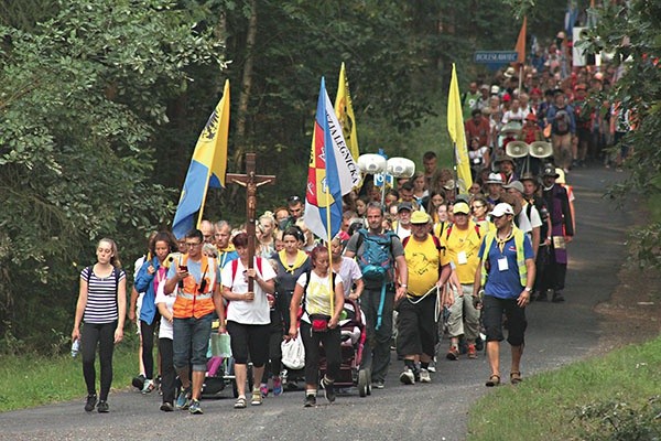 Od Lubszy pielgrzymi weszli w lasy i pod ich osłoną doszli praktycznie do bram Częstochowy.