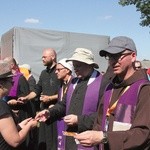 Nabożeństwo pokutne w Wielołęce. Pątnicy otrzymali obrazek z Maryją Jasnogórską i aktem osobistego zawierzenia.