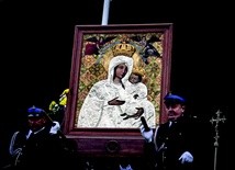 Matka Boża w swoich słowach za każdym razem wskazuje nam na Jezusa.