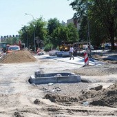 ▲	Przebudowa  ul. Poniatowskiego  jest już na półmetku.