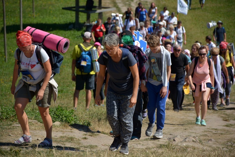 Pielgrzymi na św. Krzyżu