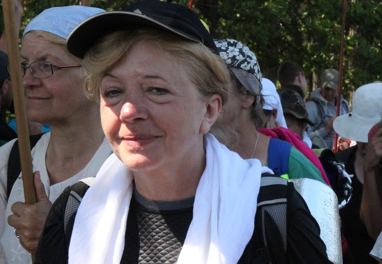 Msza św. w lesie za Dąbrową i dalsza droga