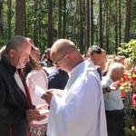 Msza św. w lesie za Dąbrową i dalsza droga
