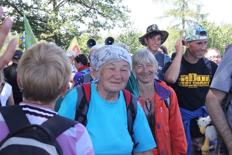 Msza św. w lesie za Dąbrową i dalsza droga