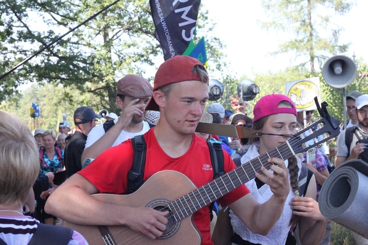 Msza św. w lesie za Dąbrową i dalsza droga