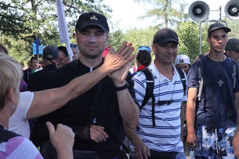 Msza św. w lesie za Dąbrową i dalsza droga