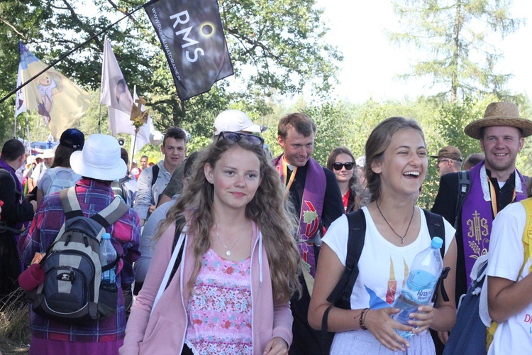 Msza św. w lesie za Dąbrową i dalsza droga