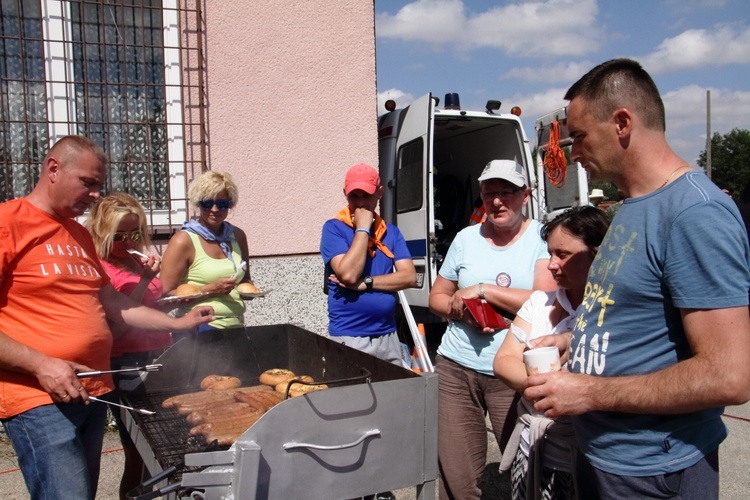 Wspólnota III 37. PPK w drodze na Jasną Górę. Tańce i mecz na postoju