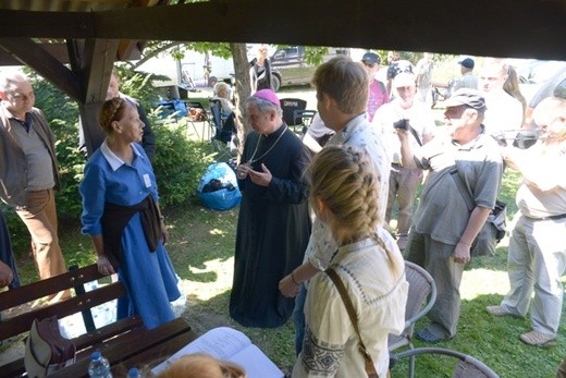 Bp Henryk Tomasik na planie "Klechy"
