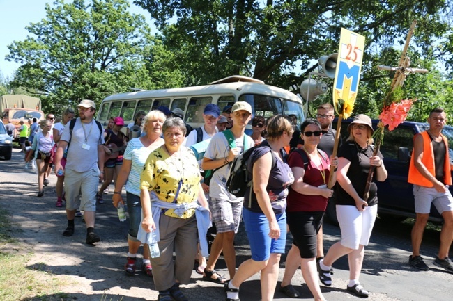 Kolumna radomska trzeci dzień w drodze