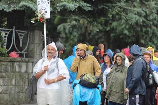 26. pielgrzymka z Hałcnowa na Jasną Górę - w Wilamowicach - 2017