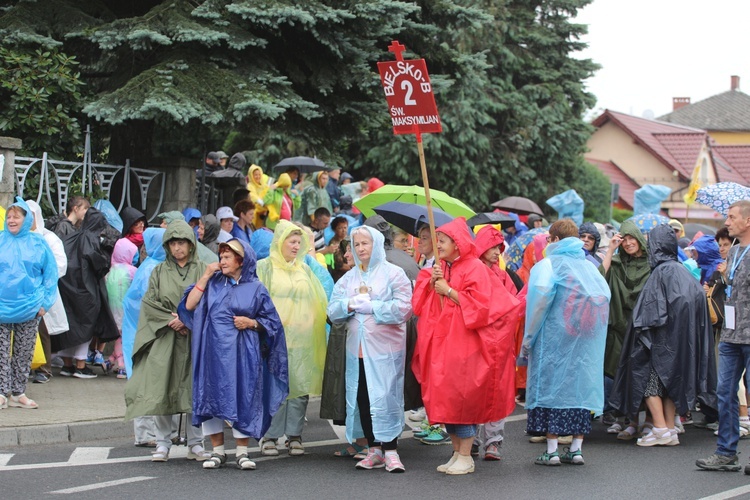 26. pielgrzymka z Hałcnowa na Jasną Górę - w Wilamowicach - 2017