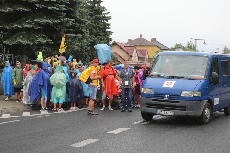 26. pielgrzymka z Hałcnowa na Jasną Górę - w Wilamowicach - 2017