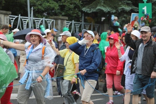 26. pielgrzymka z Hałcnowa na Jasną Górę - w Wilamowicach - 2017
