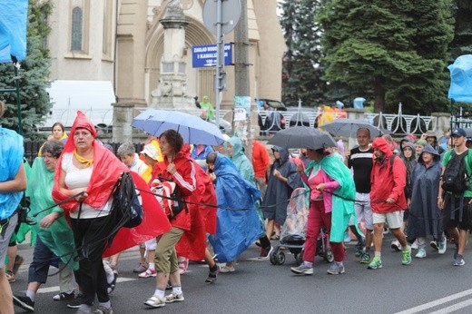 26. pielgrzymka z Hałcnowa na Jasną Górę - w Wilamowicach - 2017