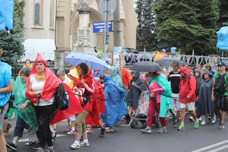 26. pielgrzymka z Hałcnowa na Jasną Górę - w Wilamowicach - 2017