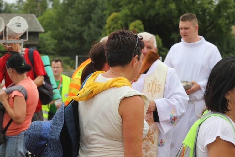 26. pielgrzymka z Hałcnowa na Jasną Górę - w Wilamowicach - 2017