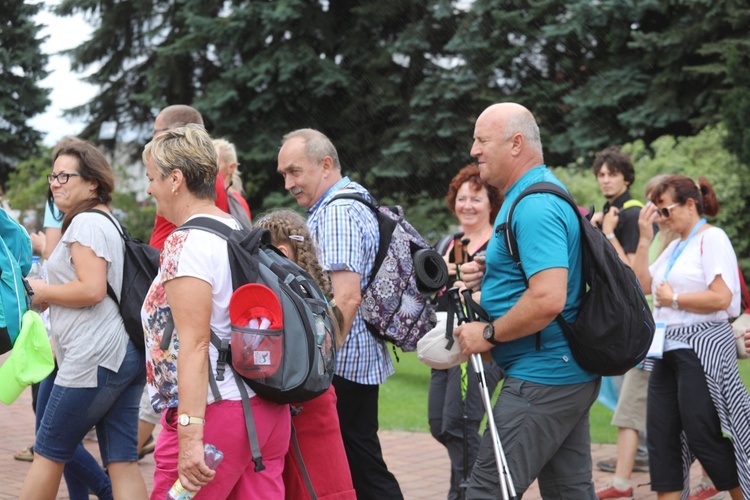 26. pielgrzymka z Hałcnowa na Jasną Górę - w Wilamowicach - 2017