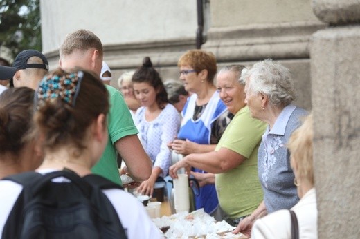 26. pielgrzymka z Hałcnowa na Jasną Górę - w Wilamowicach - 2017