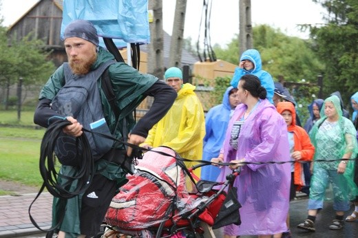 26. pielgrzymka z Hałcnowa na Jasną Górę - w Bielanach - 2017