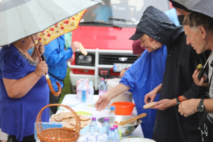 26. pielgrzymka z Hałcnowa na Jasną Górę - w Bielanach - 2017