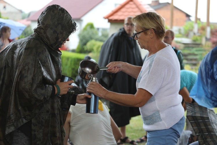 26. pielgrzymka z Hałcnowa na Jasną Górę - w Bielanach - 2017