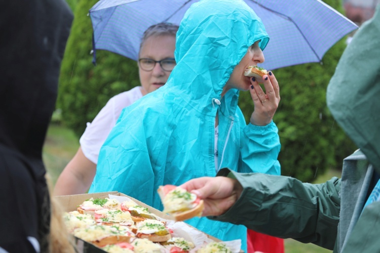 26. pielgrzymka z Hałcnowa na Jasną Górę - w Bielanach - 2017