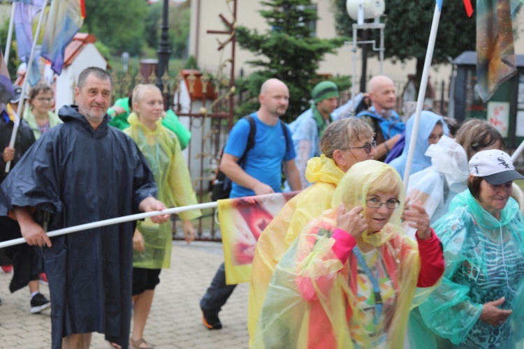 26. pielgrzymka z Hałcnowa na Jasną Górę - w Bielanach - 2017