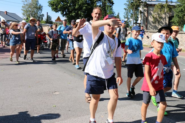 Kolumna skarżyska na szlaku pielgrzymkowym