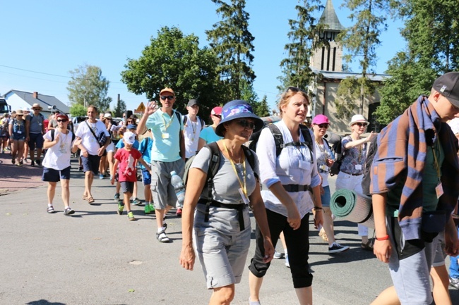 Kolumna skarżyska na szlaku pielgrzymkowym