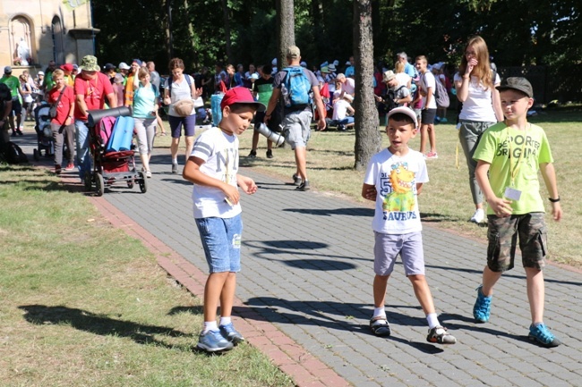 Kolumna skarżyska na szlaku pielgrzymkowym