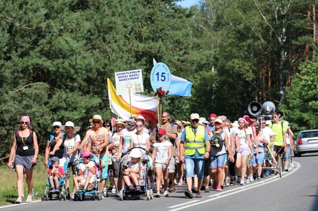 Kolumna skarżyska na szlaku pielgrzymkowym