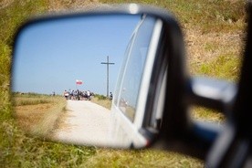 2,5 tys. pielgrzymów wędruje z Warszawy na Jasną Górę pod hasłem: "Synu, oto Matka twoja"