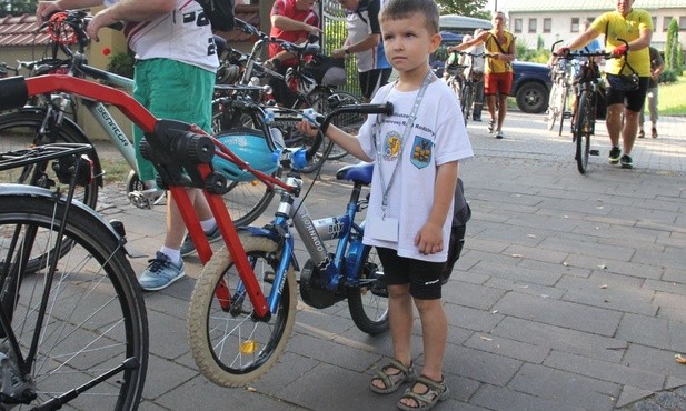5-letni Szymon Górniak jest najmłodszym pątnikiem rowerowej pielgrzymki