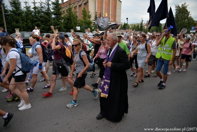 Kolumna opoczyńska w drodze na Jasną Górę