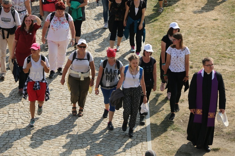 Wejście Pieszej Pielgrzymki Wrocławskiej na Jasną Górę cz.1