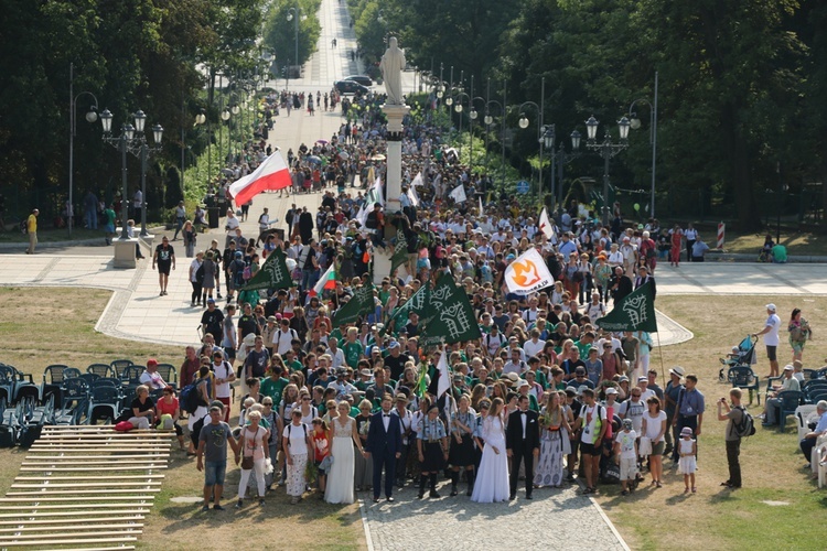 Wejście Pieszej Pielgrzymki Wrocławskiej na Jasną Górę cz.1