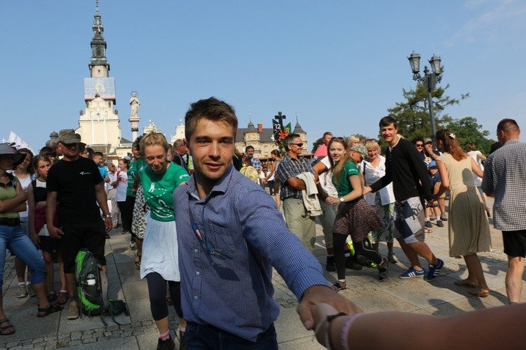 Wejście Pieszej Pielgrzymki Wrocławskiej na Jasną Górę cz.1