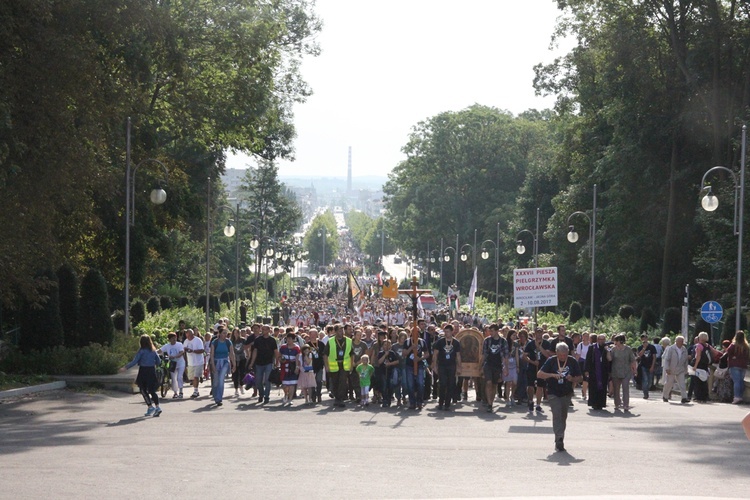 Wejście Pieszej Pielgrzymki Wrocławskiej na Jasną Górę cz. 3