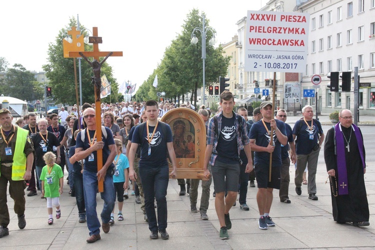 Wejście Pieszej Pielgrzymki Wrocławskiej na Jasną Górę cz. 2