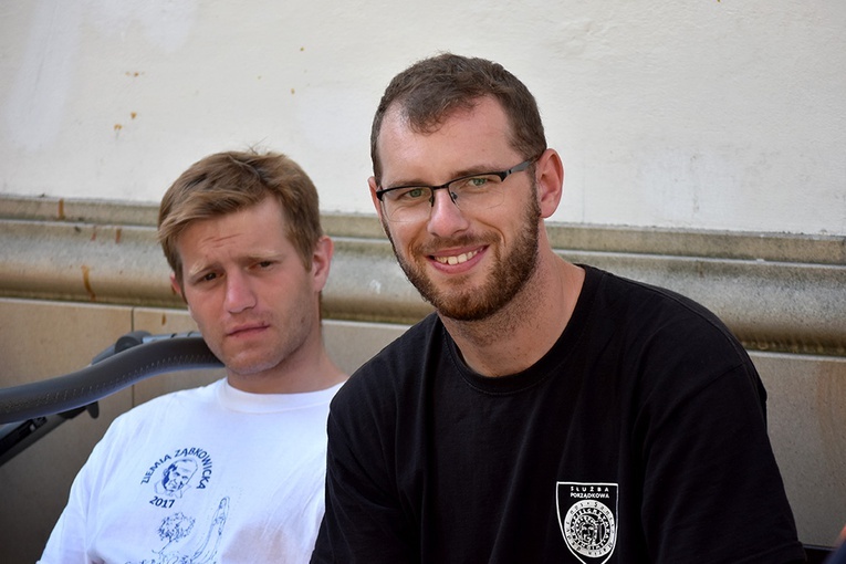 Prezentacja grup i Msza św. pod przewodnictwem bp. Ignacego Deca.