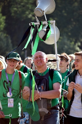 Prezentacja grup i Msza św. pod przewodnictwem bp. Ignacego Deca.
