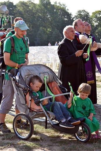 Prezentacja grup i Msza św. pod przewodnictwem bp. Ignacego Deca.